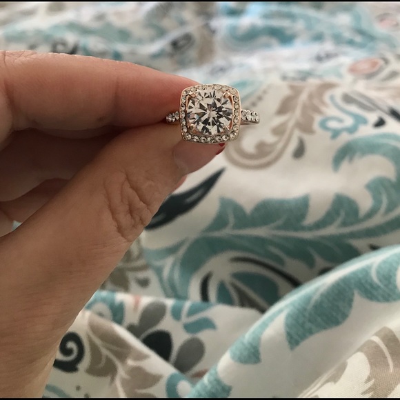 Ring with Swarovski Crystal - Picture 3 of 4